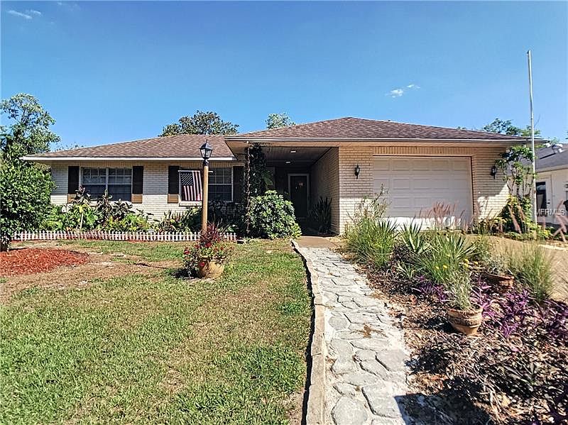 1st image of 10 Rosewood Dr