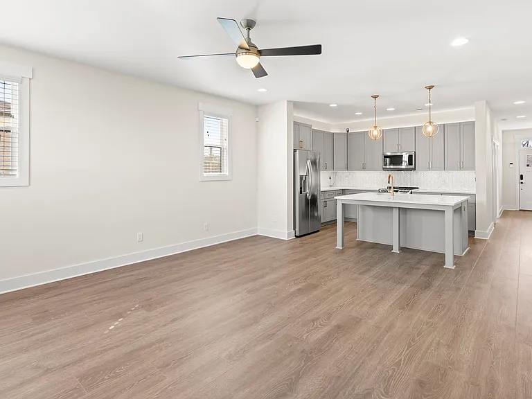 2045 Oakwood Ave — Photo 17