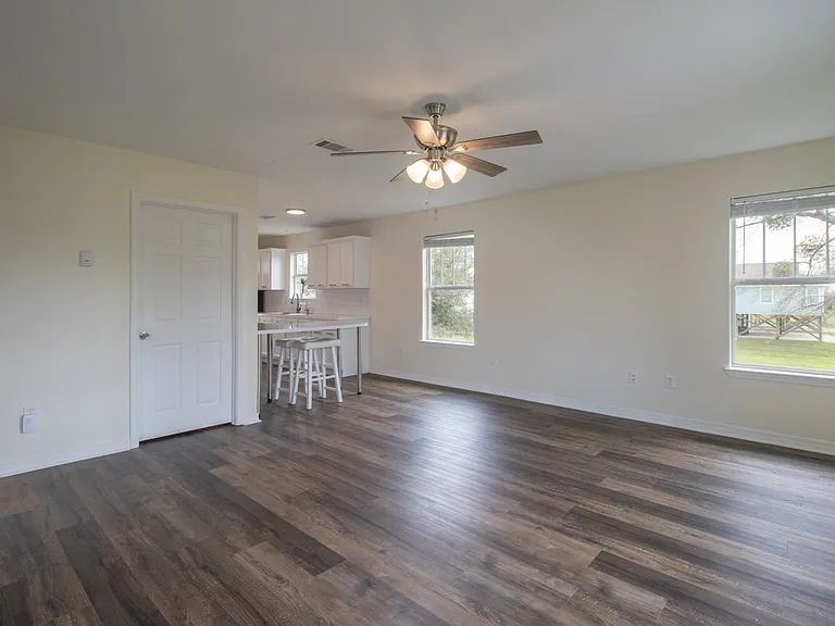 420 Richmond Dr — Photo 4