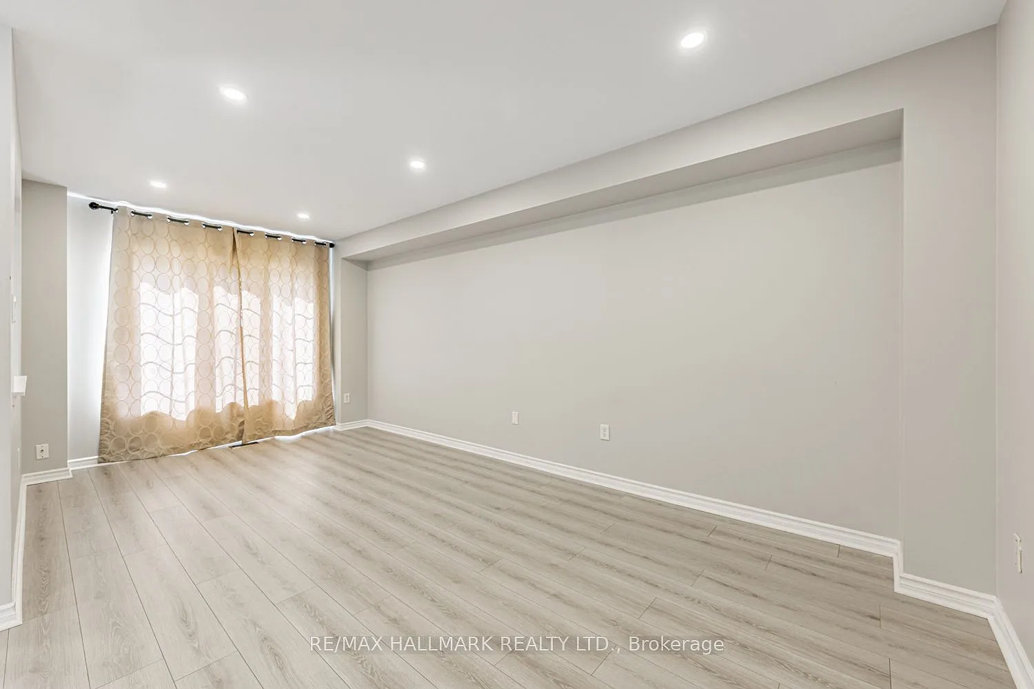 3 bed, $2,890 — Photo 3