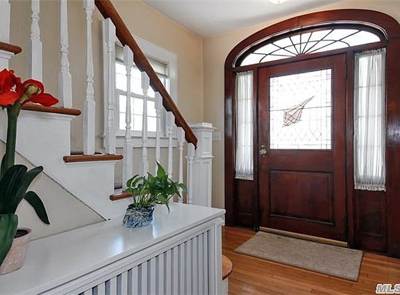2nd image of 142 Lexington Ave