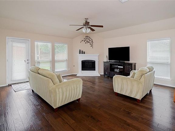 4th image of 10100 Bridgewater Dr