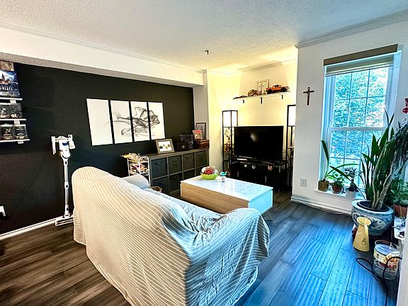 2nd image of 1504 Lincoln Way APT 137