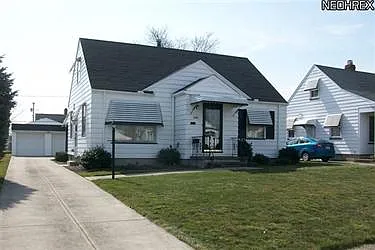 2801 Silverdale Ave photo 1