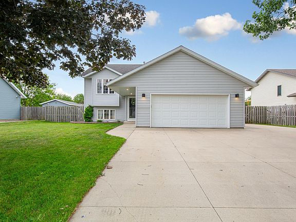 2nd image of 435 Lilac Ln