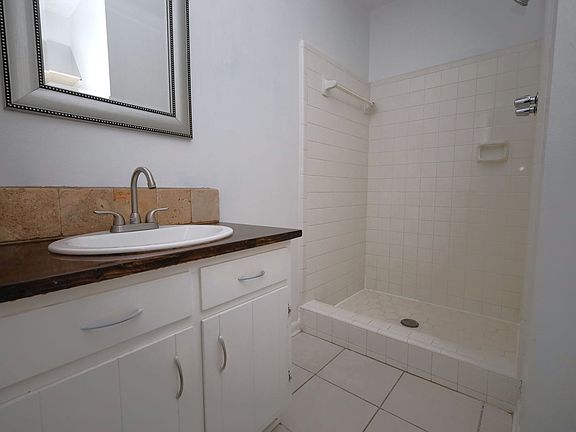 4th image of 3905 Danube Cir