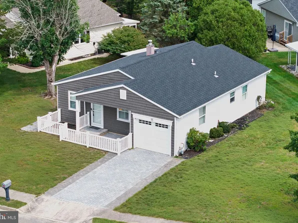15 Leighton Ct, Toms River, NJ 08757