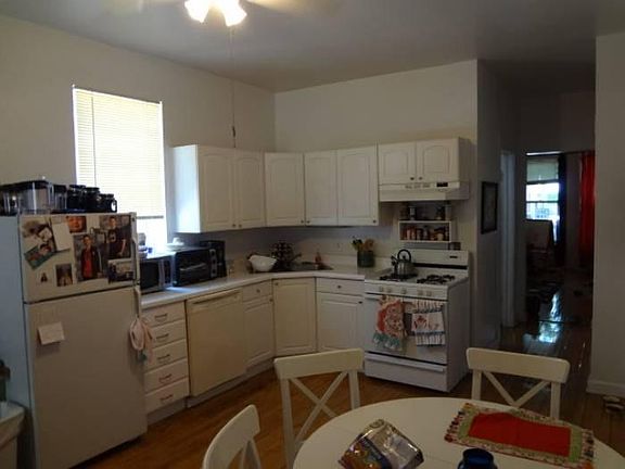 5th image of 2114 W Melrose St #1