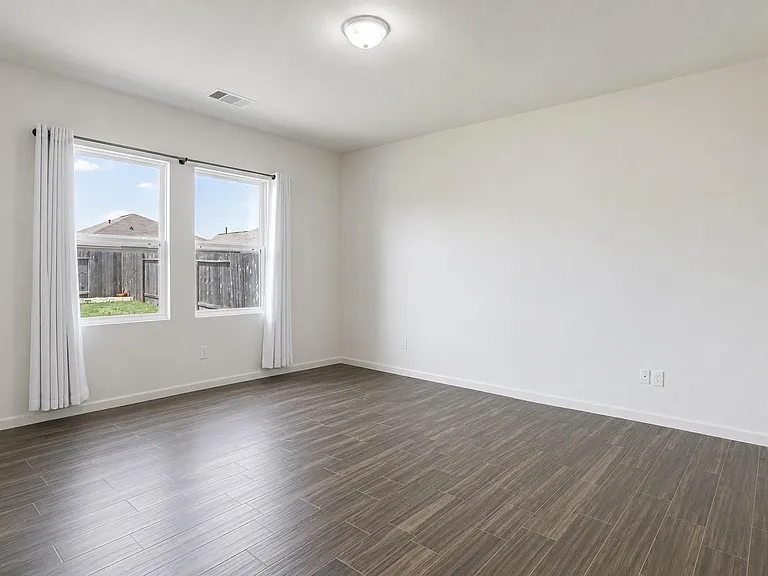 1028 White Birch Ln — Photo 6