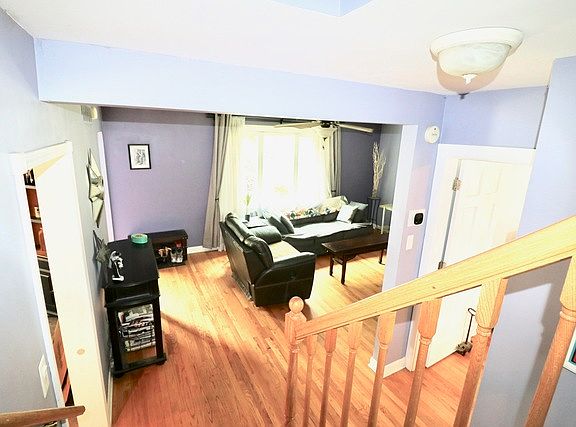5th image of 11008 S Central Park Ave