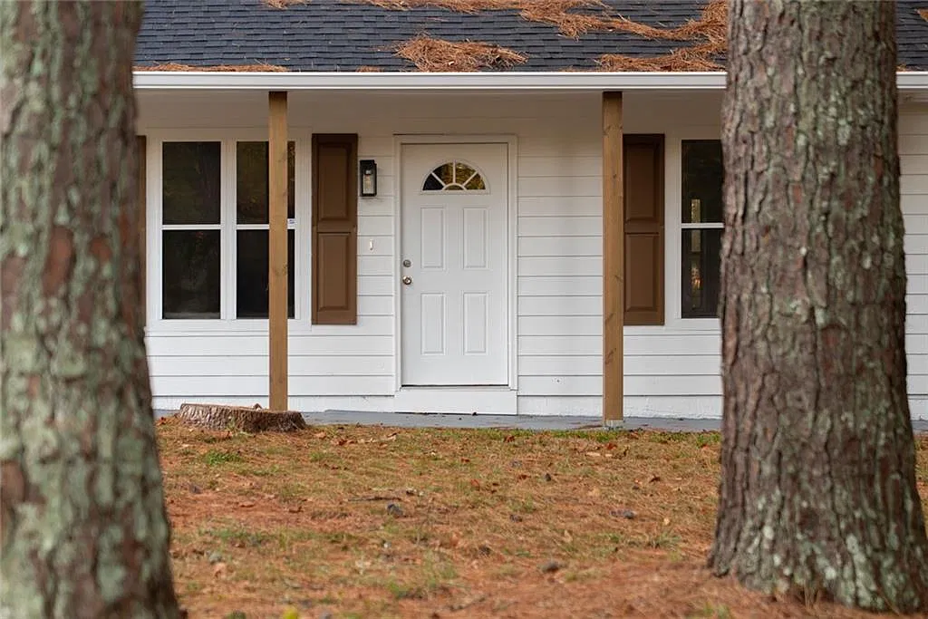 3 bed, 2.0 bath, 1240 sqft, $2,300 — Photo 3