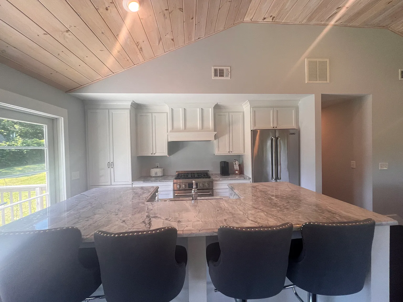 3 bed, 2000 sqft, $5,000 — Photo 4