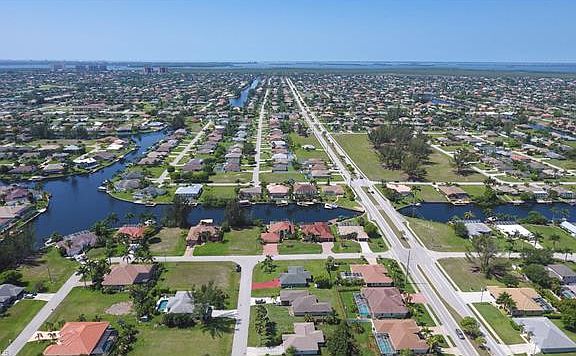 4th image of 2020 SW 44th Ter