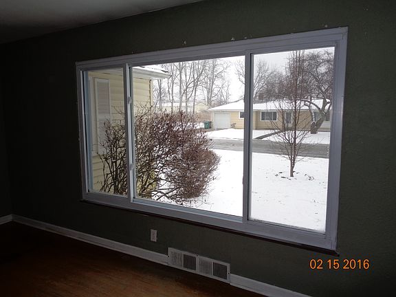 3rd image of 300 Meadowgrove Dr