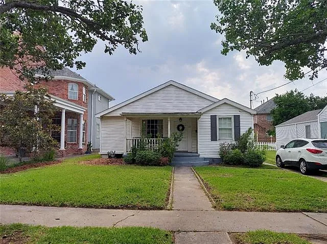 12 Oaklawn Dr — Photo 1