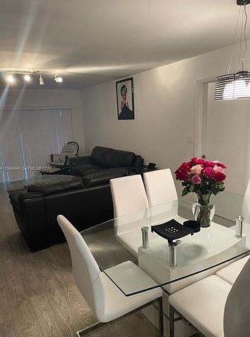 1st image of 100 Lakeview Dr APT 207