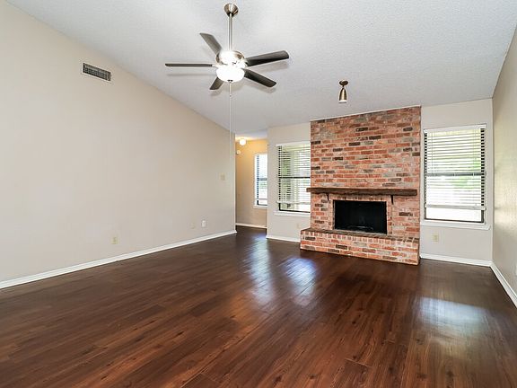 3rd image of 1812 Hunting Green Dr