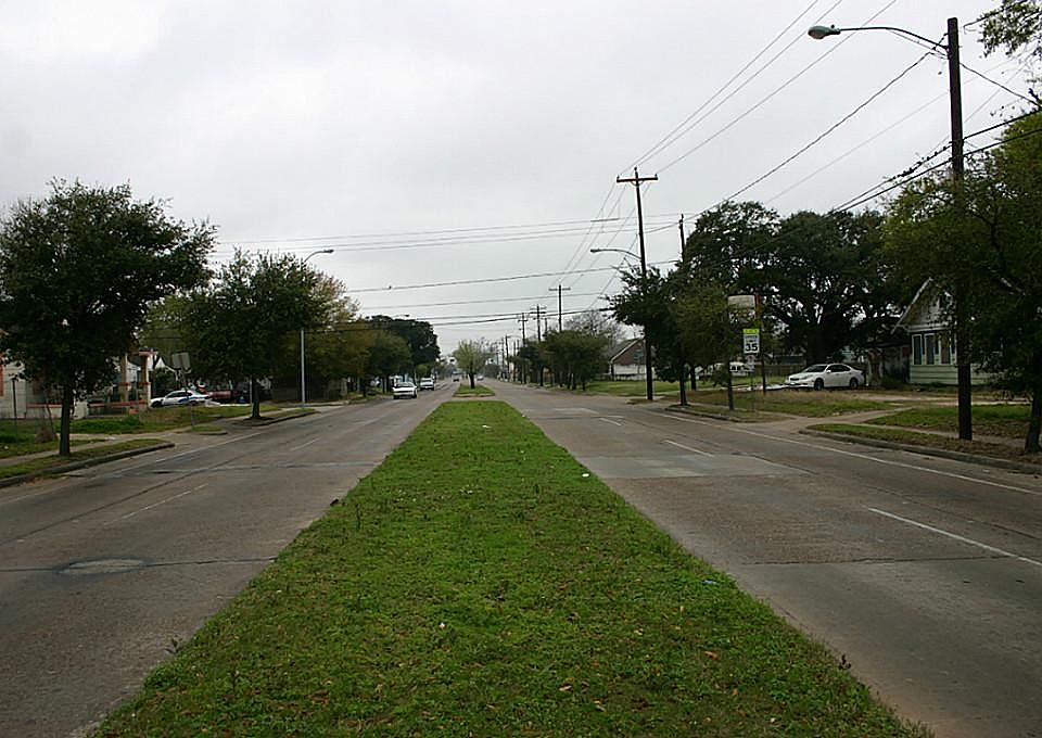 1st image of 411 Crosstimbers St