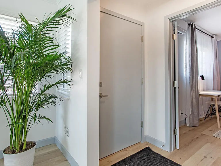 2617 W Norwood Pl — Photo 8