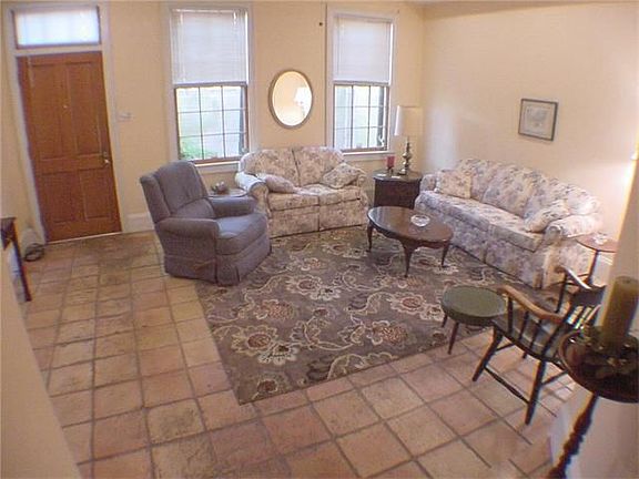 3rd image of 1229 Amelia St