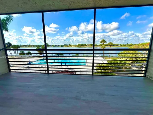 20840 San Simeon Way APT 305, Miami, FL 33179