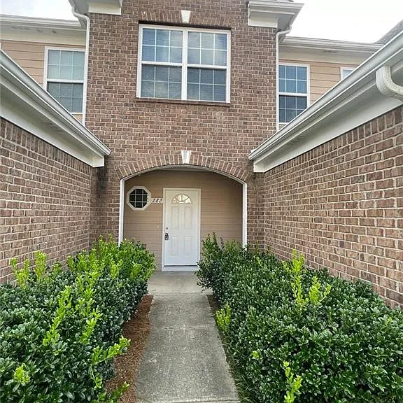 282 Village Dr — Photo 2