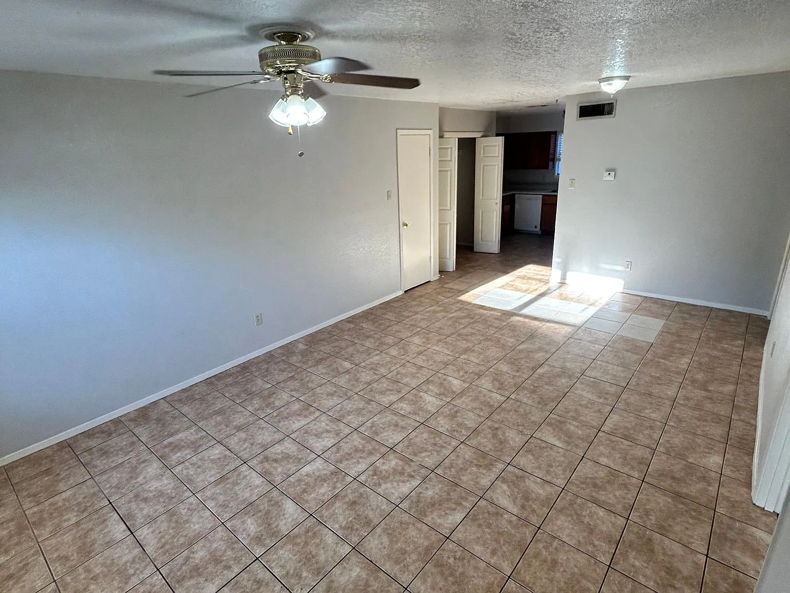 2 bed, $975 — Photo 3