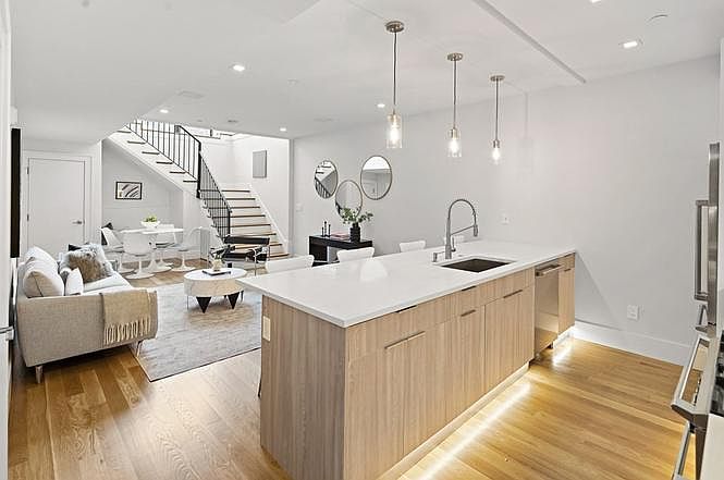 1st image of 532 E 3rd St #1