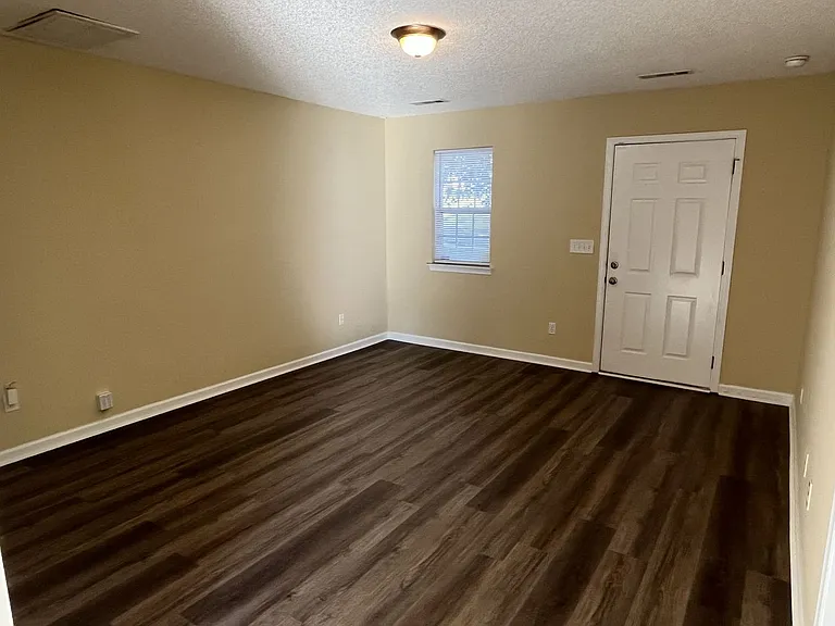 6130 Sid Crane Dr — Photo 3