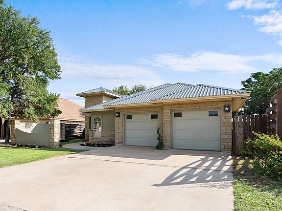 3rd image of 800 Woodland Park Dr