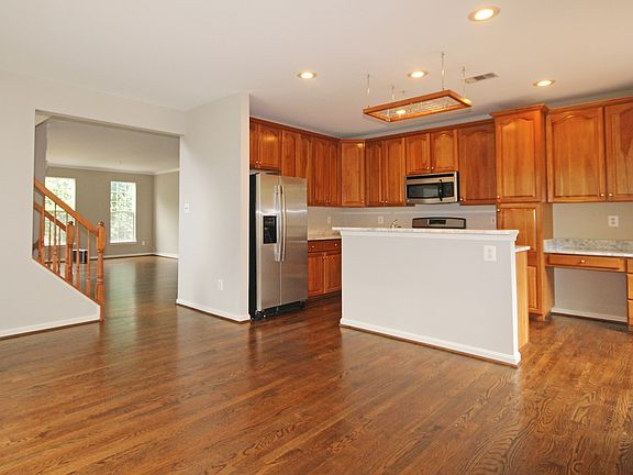 4th image of 4793 Thornbury Dr