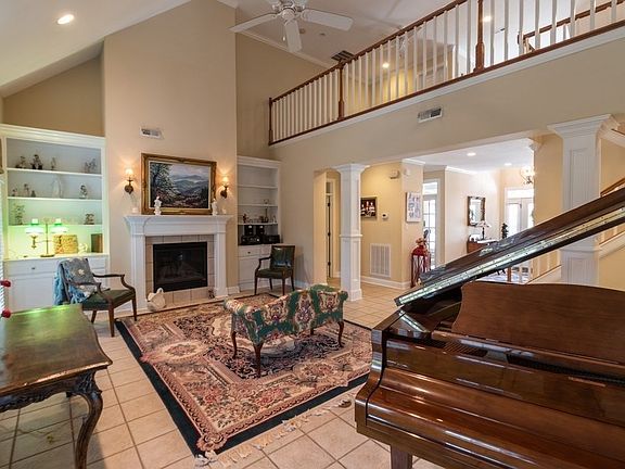 5th image of 12841 Edgebrook Way