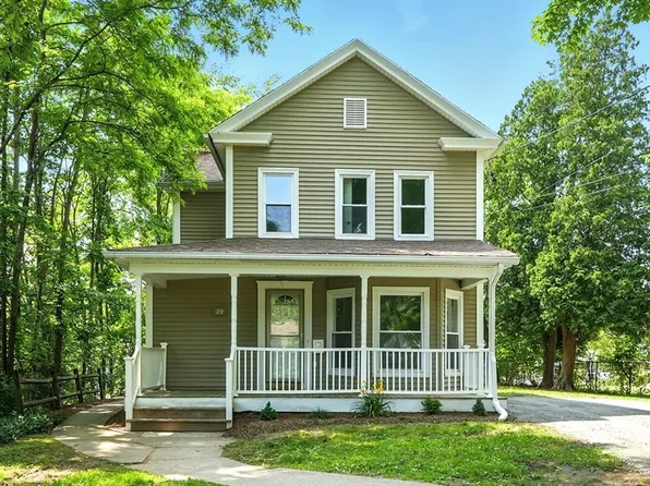 29 Healy St, West Springfield, MA 01089