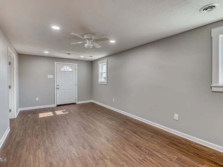 1216 Norway St #102 — Photo 5