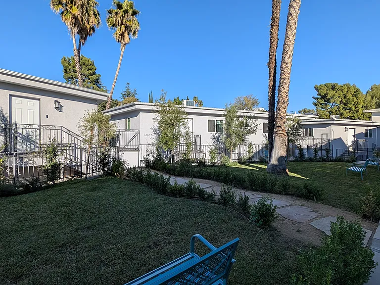 13435 Moorpark St — Photo 10