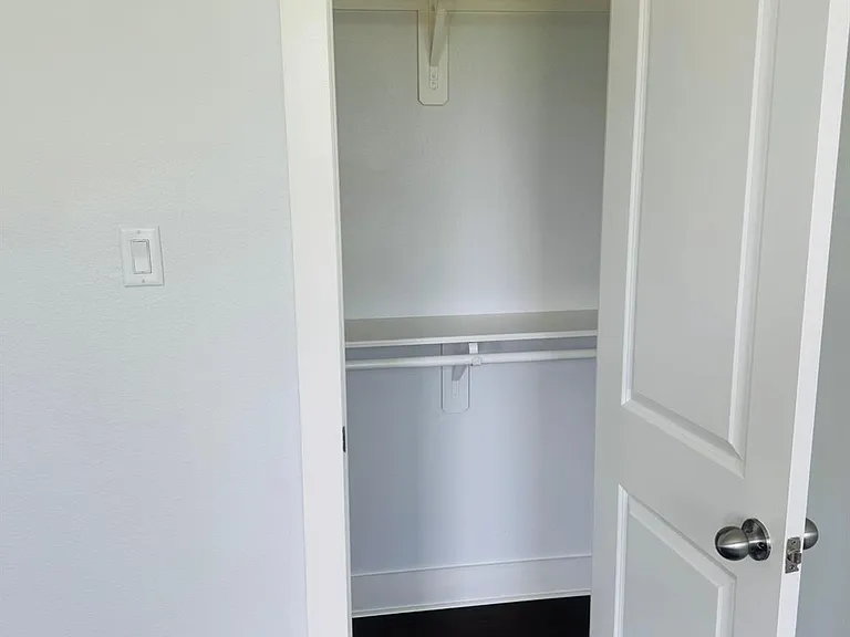 8128 Penrod St — Photo 16