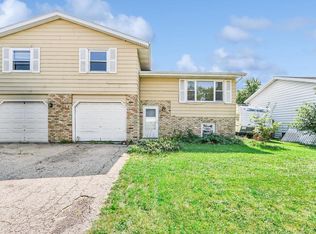 1209 Buena Vista Dr, Sun Prairie, WI 53590