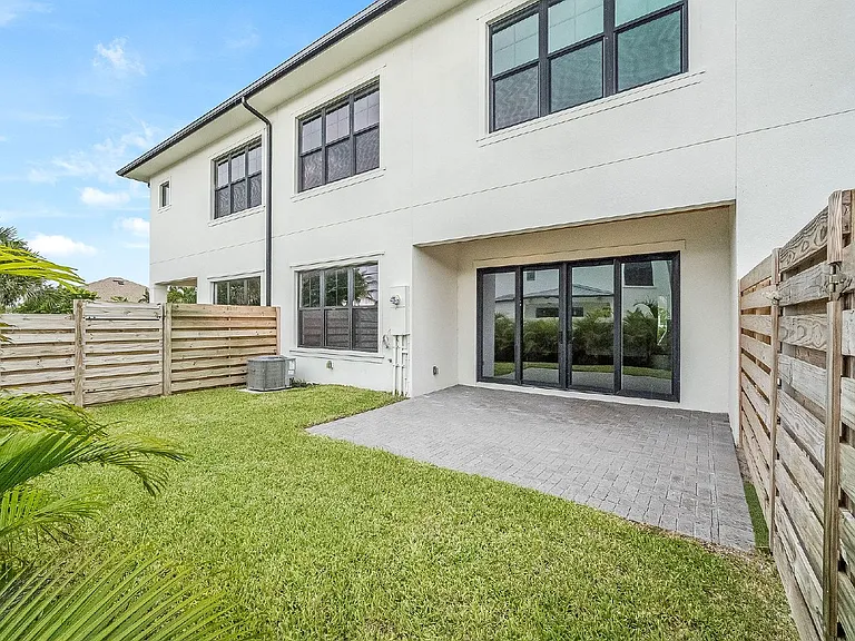 111 Watson Dr — Photo 6