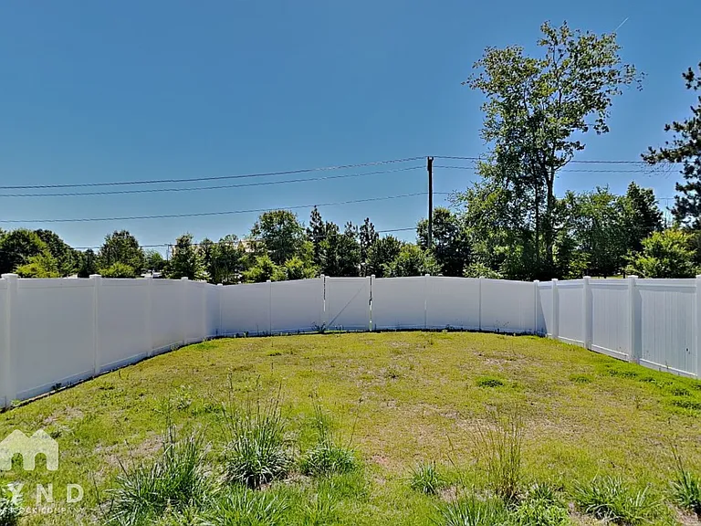 2140 Redstone Dr — Photo 18