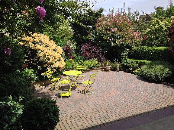 Patio and garden off kitchen