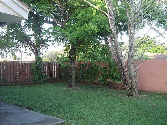 5th image of 20006 NE 6th Court Circle