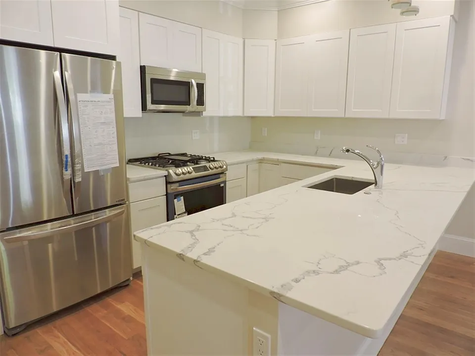 472 Green St #1