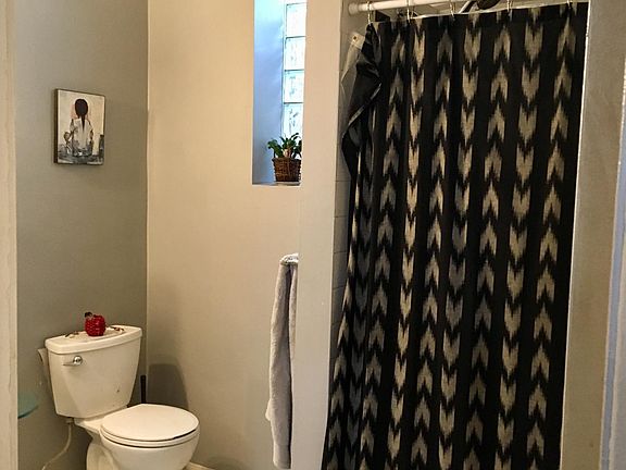 5th image of 1141 N Winchester Ave #2R