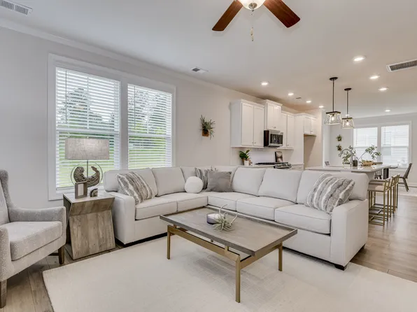 11 Harvest Moon Dr, Elgin, SC 29045