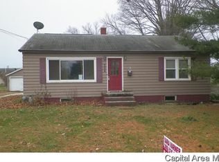 704 W Adams St, Abingdon, IL 61410