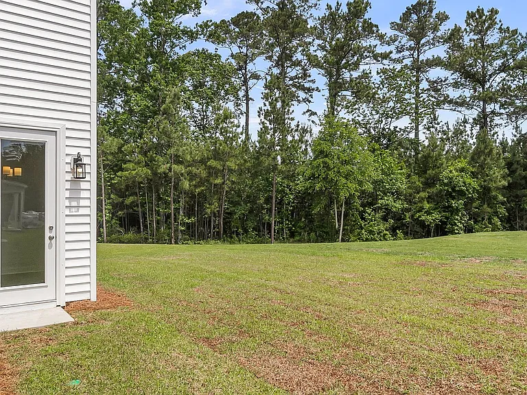 335 Chapman Cir — Photo 37
