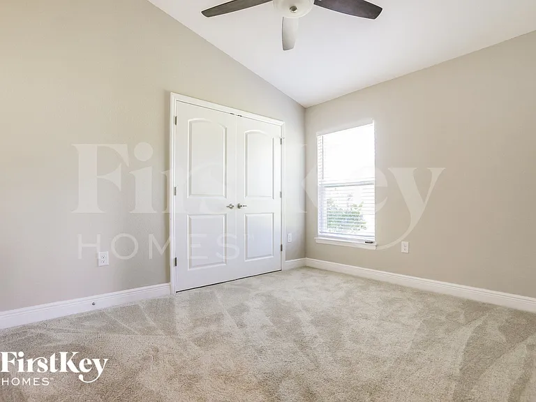 446 Xingu Ct — Photo 10