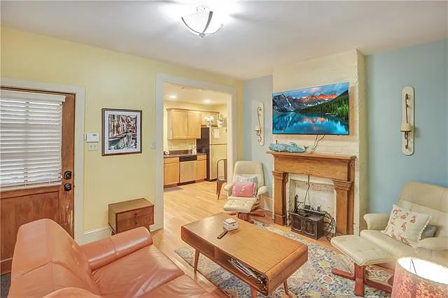 723 Kerlerec St #C — Photo 4