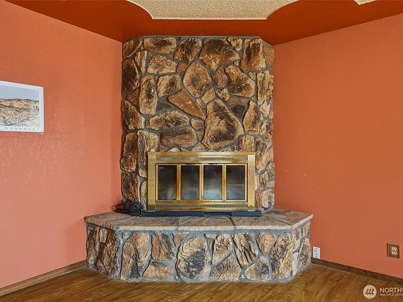 4th image of 1427 Wilkenson Street