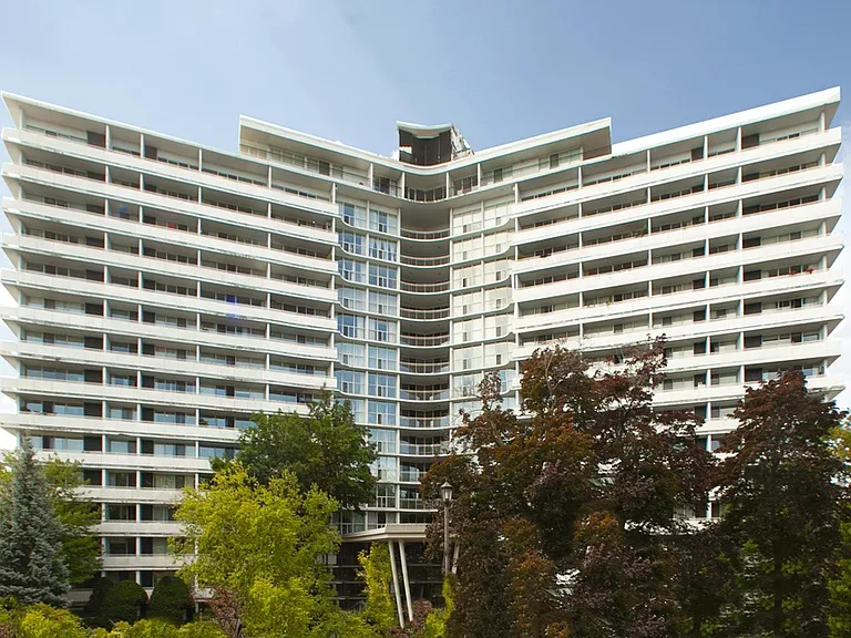 20 N Shore Blvd W — Photo 2
